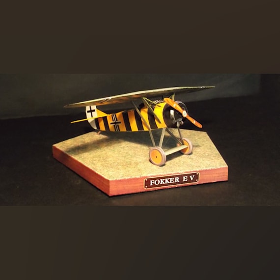 Истребитель Fokker E.V