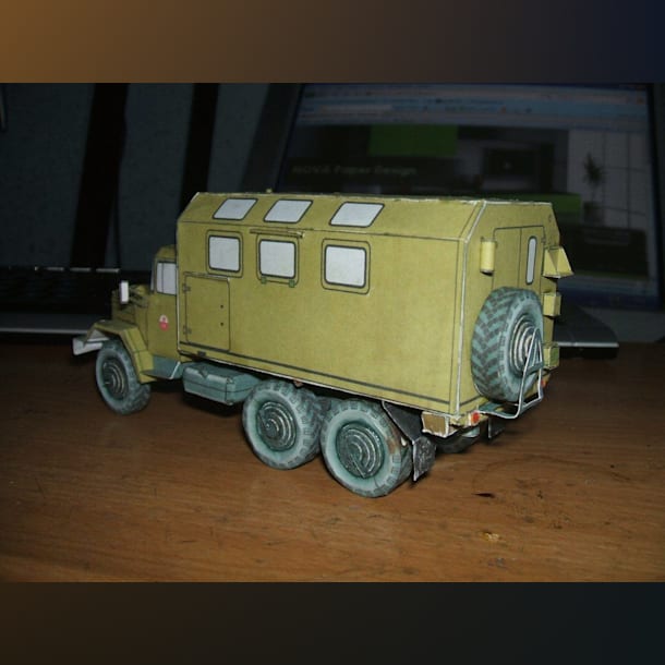 Журнал Novamodel - 15 - Грузовик ЗИЛ-131 КУНГ, масштаб 1:43