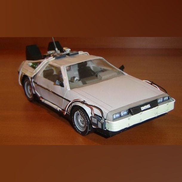 Бумажная модель Автомобиль DeLorean DMC-12 (Назад в будущее)