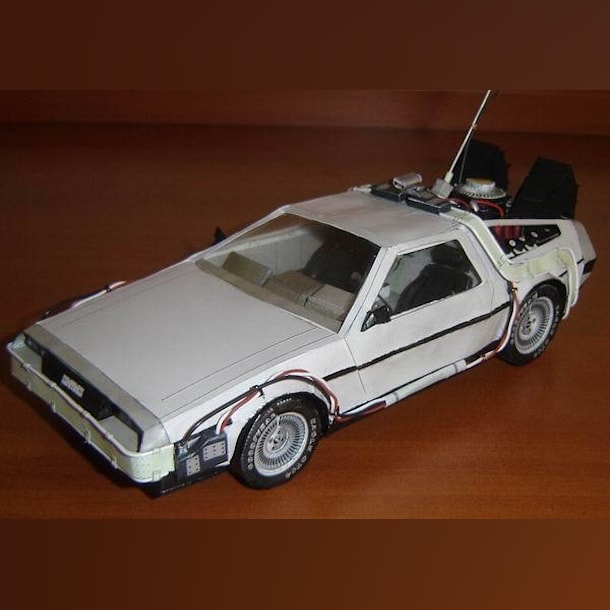 Бумажная модель Автомобиль DeLorean DMC-12 (Назад в будущее)